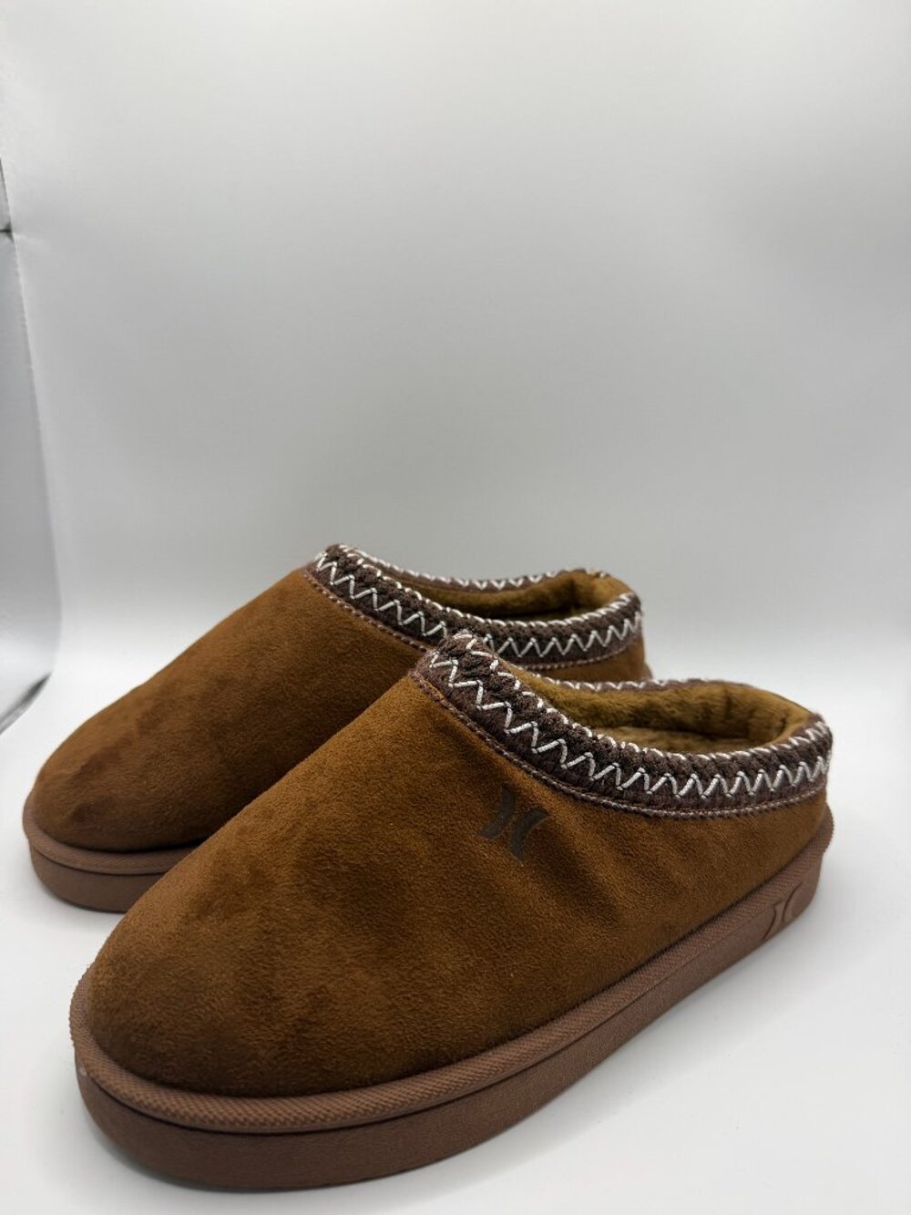 Hurley Kids Slippers Size 2 Brown Faux Suede Fleece Lined Slip On Shoes